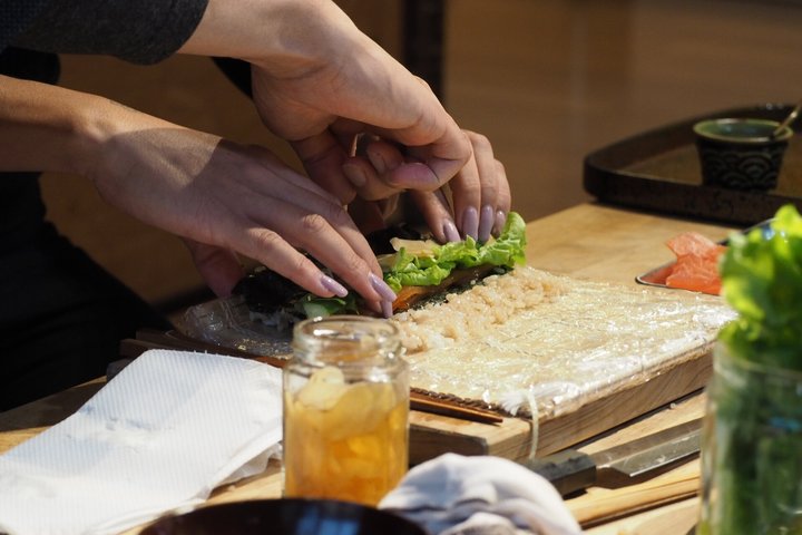 Vegan Sushi Class in Tokyo–6 Kinds, Cultural Story & Full Meal