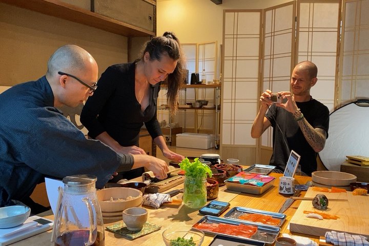 Vegan Sushi Class in Tokyo–6 Kinds, Cultural Story & Full Meal