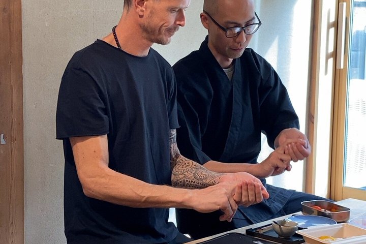 Vegan Sushi Class in Tokyo–6 Kinds, Cultural Story & Full Meal