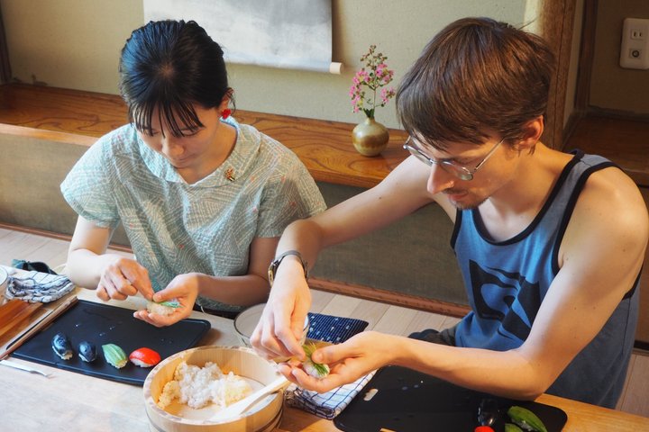 Vegan Sushi Class in Tokyo–6 Kinds, Cultural Story & Full Meal