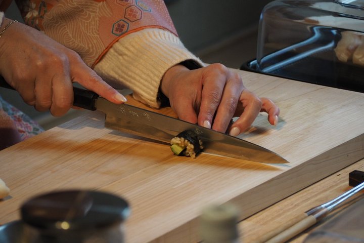 Private Sushi Class in Tokyo–6 Kinds, Cultural Story & Full Meal
