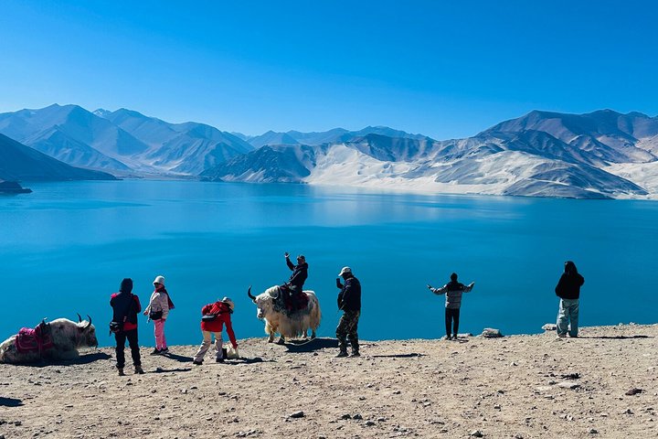 One Day Karakoram Highway Adventure Lakes and Glaciers