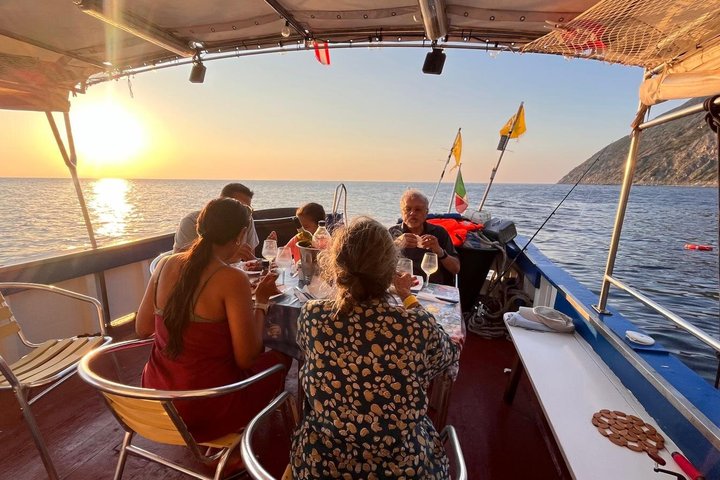 Fishing on the Island of Elba with lunch on board