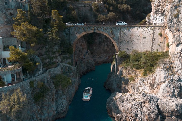 From Salerno: Small Group Amalfi Coast boat tour with stops in Positano & Amalfi
