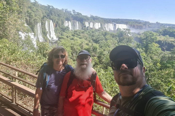 Private Iguazu Falls Tour: Brazil & Argentina in one VIP Day