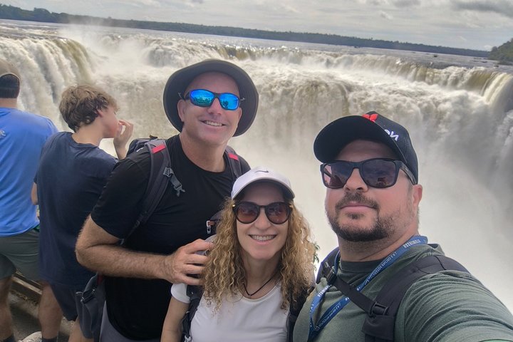Private Iguazu Falls Tour: Brazil & Argentina in one VIP Day
