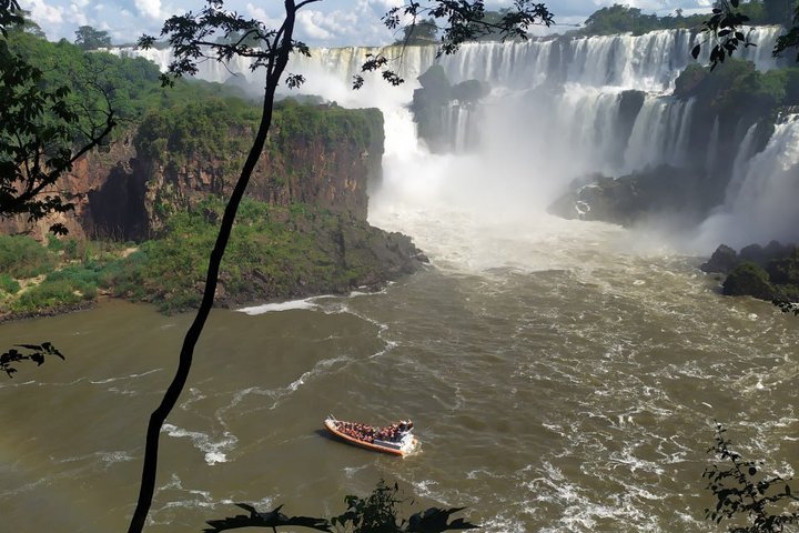 Private Iguazu Falls Tour: Brazil & Argentina in one VIP Day