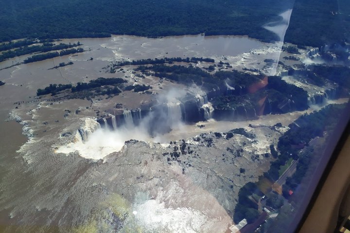 Private Iguazu Falls Tour: Brazil & Argentina in one VIP Day