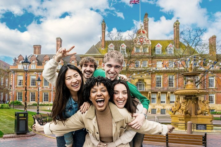 Discover Leicester: Self Guided Walk & Interactive Treasure Hunt