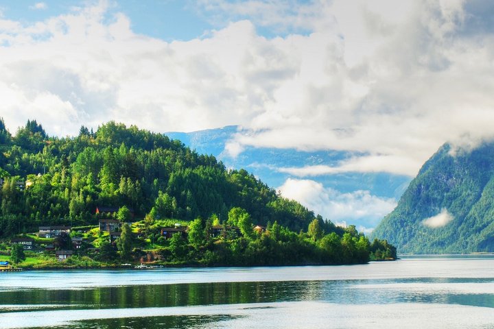Private Shore Tour: Ulvik Fjord Kayaking & Survival Skills