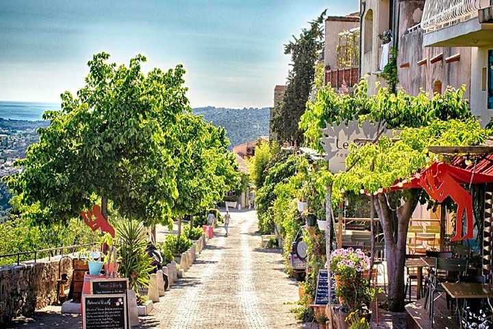 Medieval village of Castellet, Cassis & the beautifull Calanques