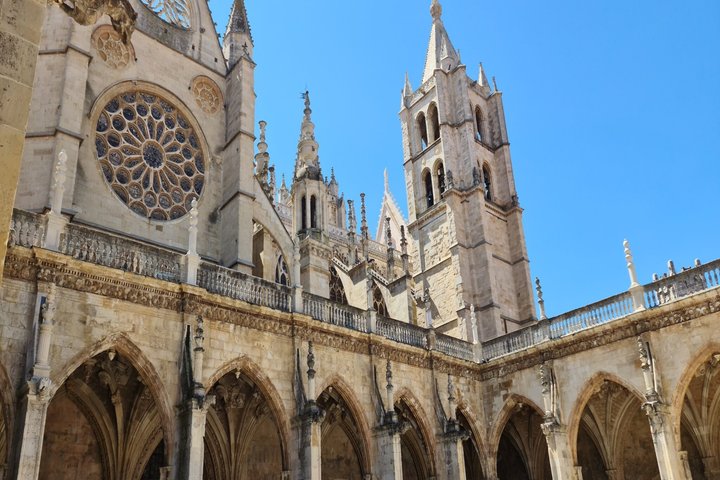 Guided tour of the Cathedral of León