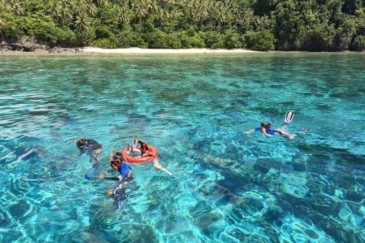 Snorkeling Day Trip Semporna: 3 Locations