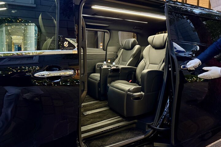 Private Transfers between Narita Airport (NRT) and Haneda (HND)
