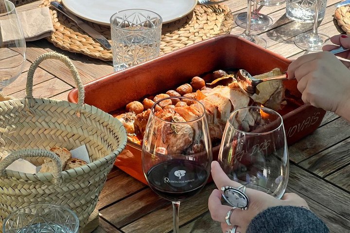 Private tour with 3 wineries with typical harmonized lunch