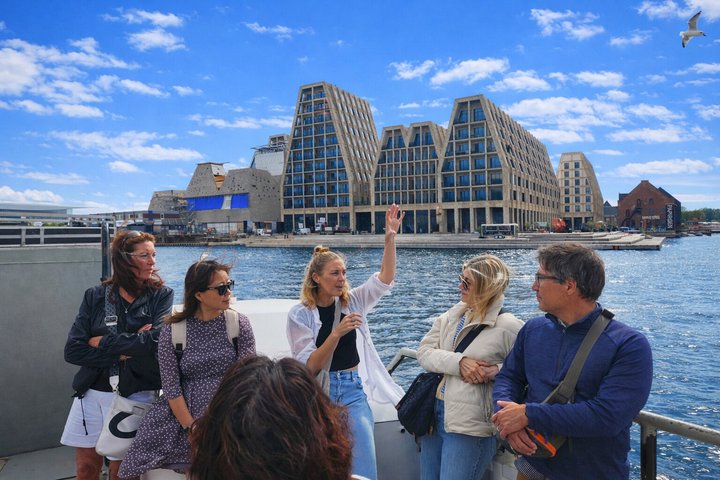 Walk & Canal Tour: Copenhagen Highlights + Changing of the Guards