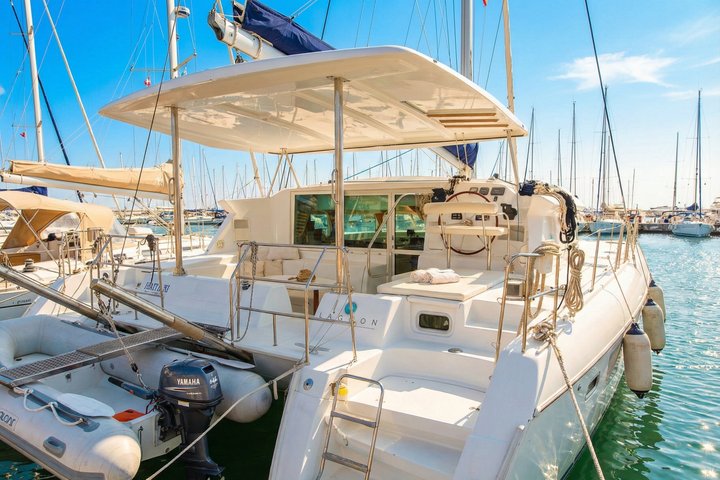 Luxury Catamaran Morning Semi-Private and Greek Gastronomy Athens