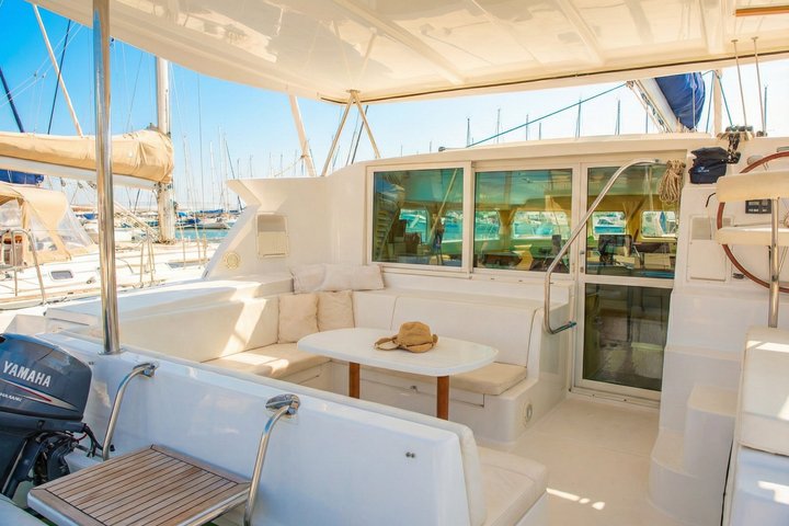 Luxury Catamaran Morning Semi-Private and Greek Gastronomy Athens