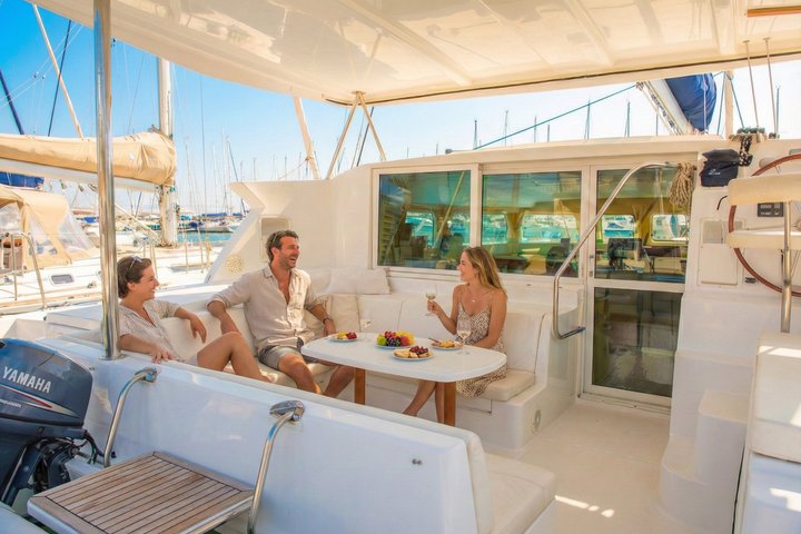 Luxury Catamaran Morning Semi-Private and Greek Gastronomy Athens