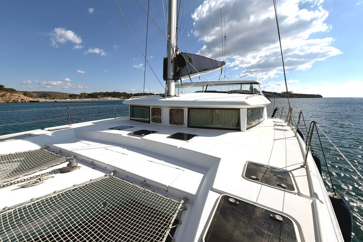 Luxury Catamaran Morning Semi-Private and Greek Gastronomy Athens