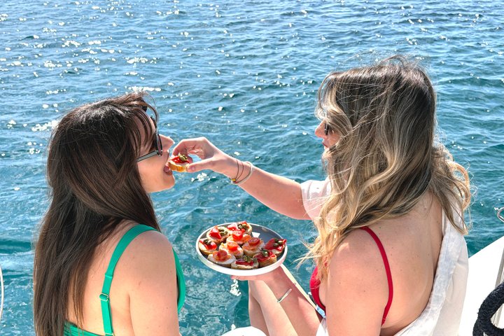 Luxury Catamaran Morning Semi-Private and Greek Gastronomy Athens