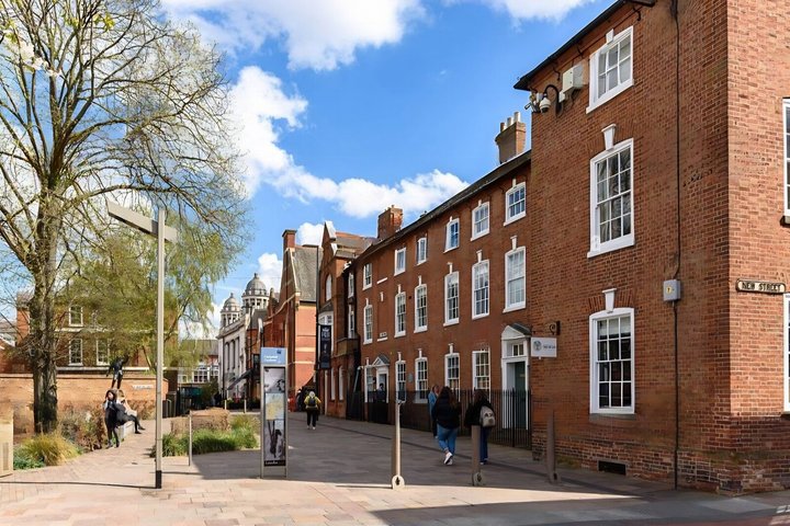 Discover Leicester: Self Guided Walk & Interactive Treasure Hunt