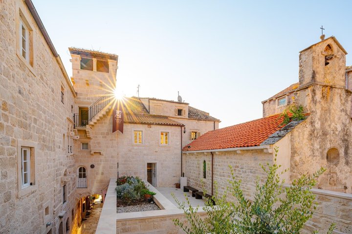 AUTHENTIC KORČULA - shared tour