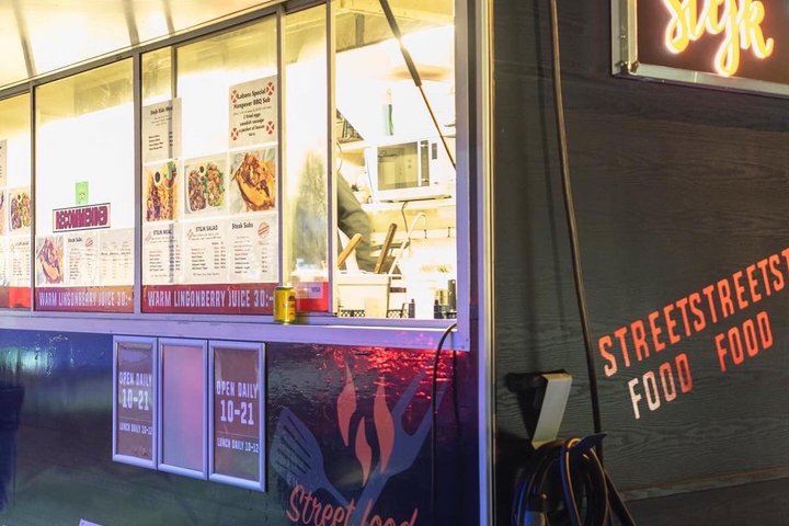 Kiruna: Aurora Chase with Street Food Dinner & Nature Guides