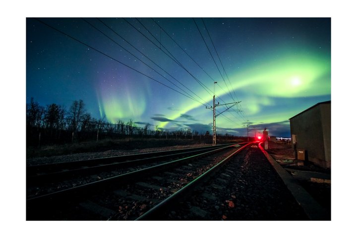 Kiruna: Aurora Chase with Street Food Dinner & Nature Guides