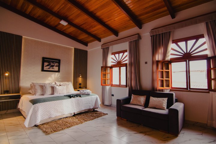 Galapagos First Class 5 Day Package with Yacht Day Tours