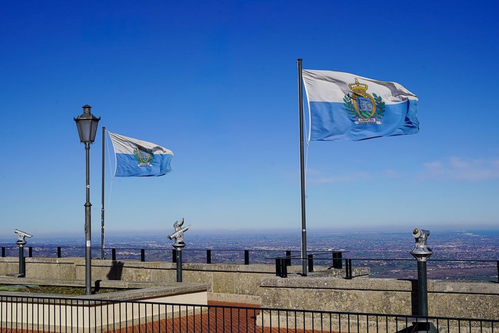 San Marino Small Group Guided Tour with Pass 7 attractions