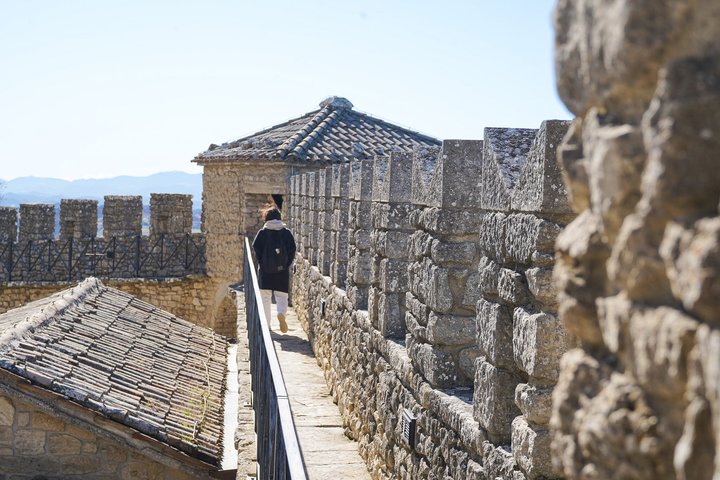 San Marino Small Group Guided Tour with Pass 7 attractions