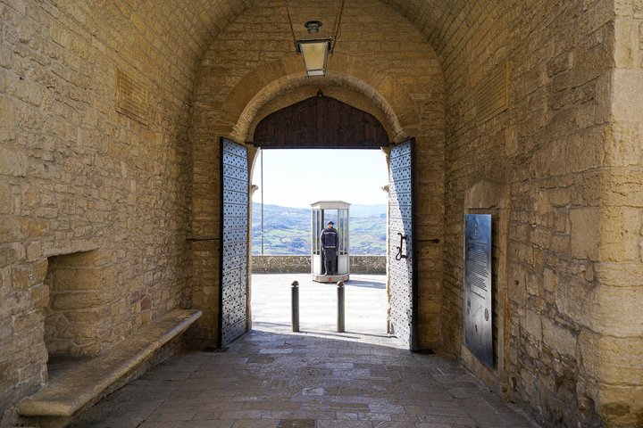 San Marino Small Group Guided Tour with Pass 7 attractions