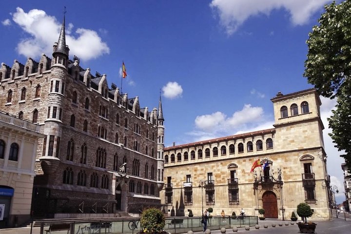 Guided Cultural Tour of the Historic Center of León