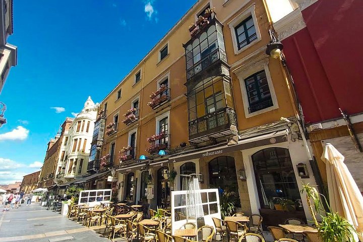 Guided Cultural Tour of the Historic Center of León