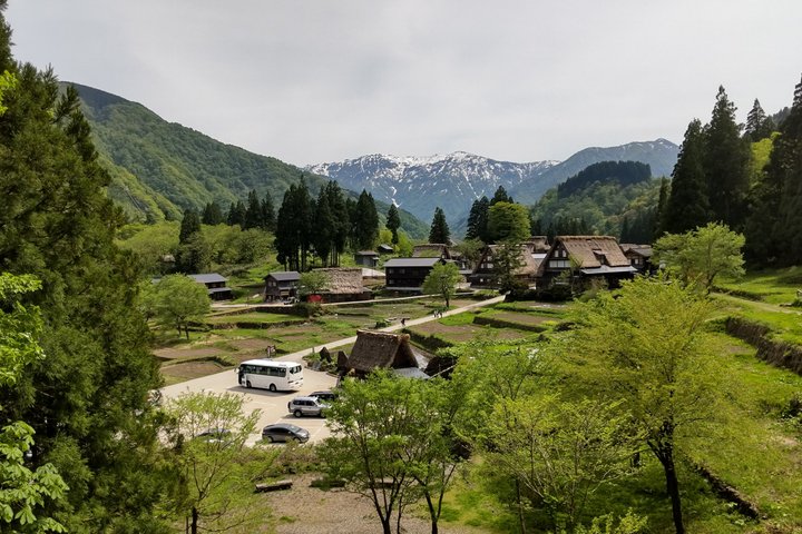 [One-day bus tour departing from Kanazawa Station] Shirakawa-go and Gokayama - Two World Heritage Villages Enjoyable Bus Tour