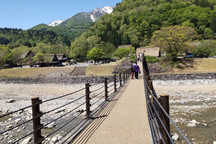 [One-day bus tour departing from Kanazawa Station] Shirakawa-go and Gokayama - Two World Heritage Villages Enjoyable Bus Tour
