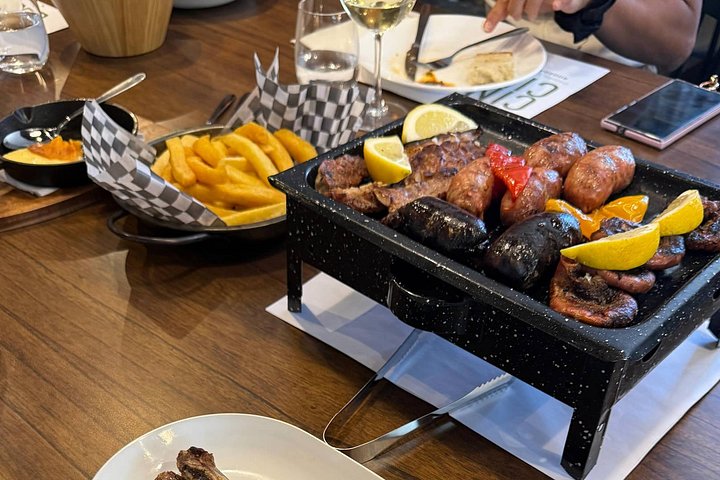 Wine Tour, Paired Lunch and Olive Oil Tasting from Mendoza