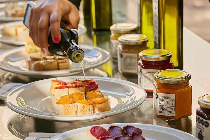 Wine Tour, Paired Lunch and Olive Oil Tasting from Mendoza