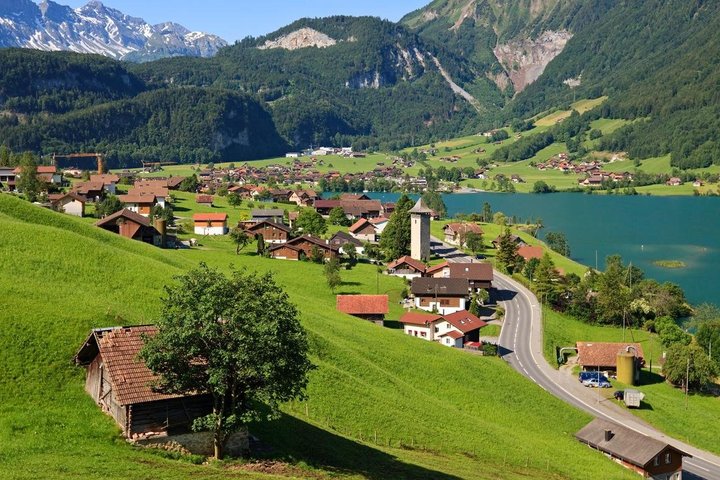 Private Day Trip from Grindelwald to Lucerne and Hidden Lakes