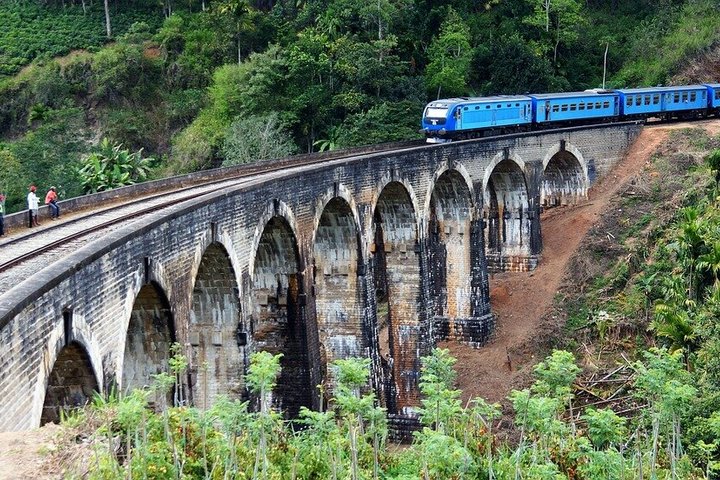 From Kandy: Odyssey First Class Scenic Train Ticket to Ella