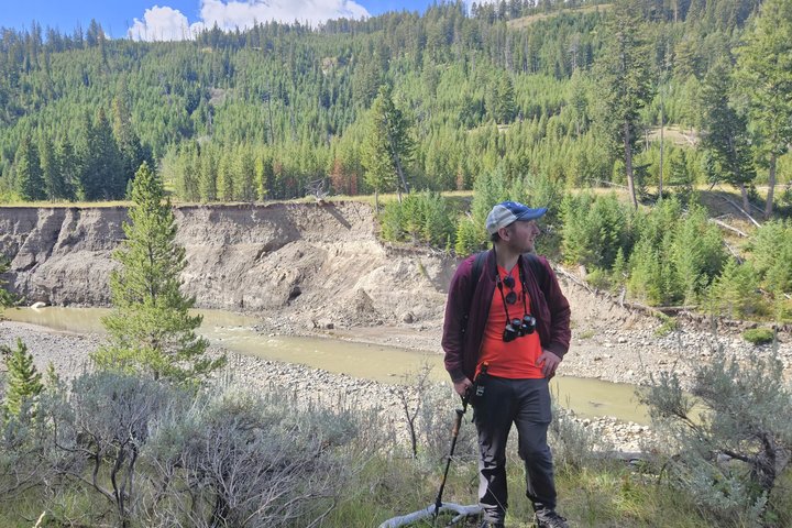 Lamar Valley Safari Hiking Tour with Lunch