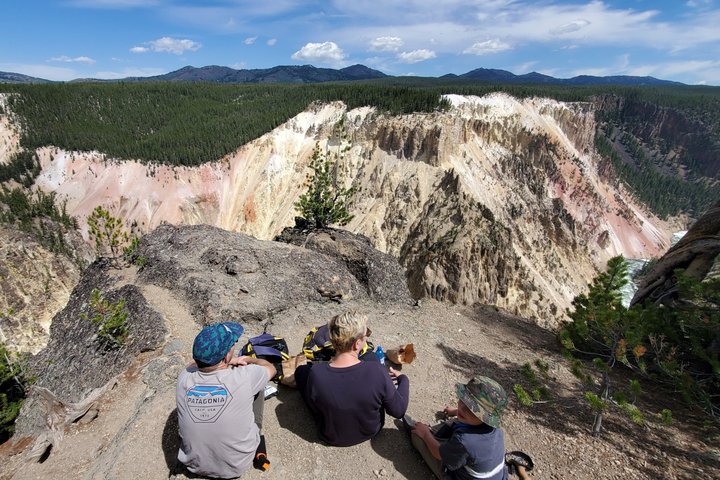 Grand Canyon of the Yellowstone Rim and Loop Hike with Lunch