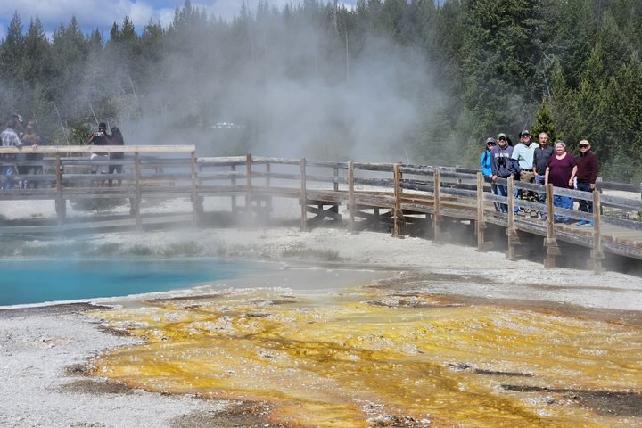 Lower Loop Van Tour from West Yellowstone: Grand Prismatic and Old Faithful