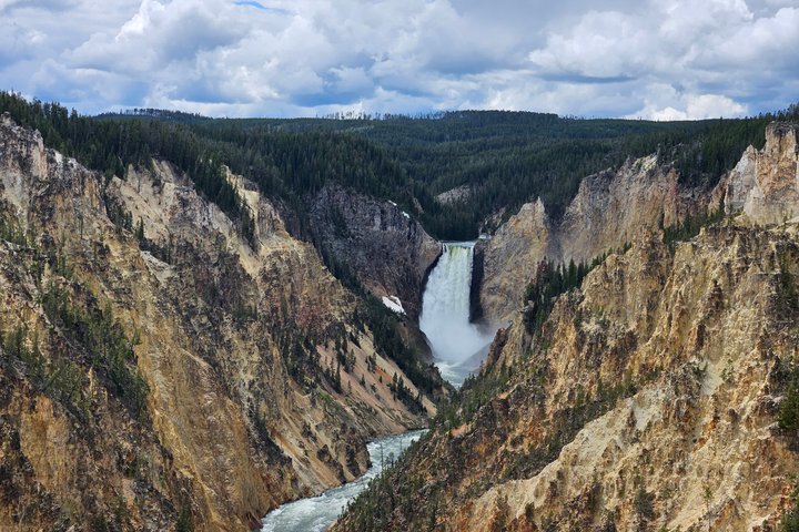 Lower Loop Van Tour from West Yellowstone: Grand Prismatic and Old Faithful