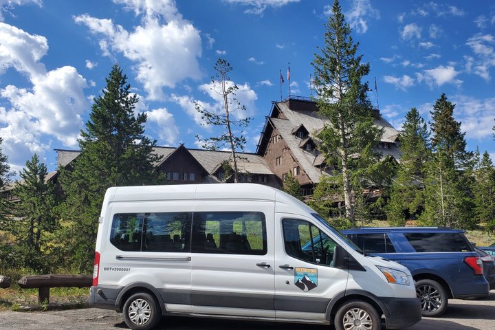 Lower Loop Van Tour from West Yellowstone: Grand Prismatic and Old Faithful