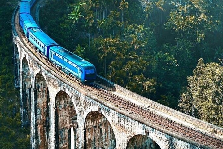 From Kandy: Odyssey First Class Scenic Train Ticket to Ella