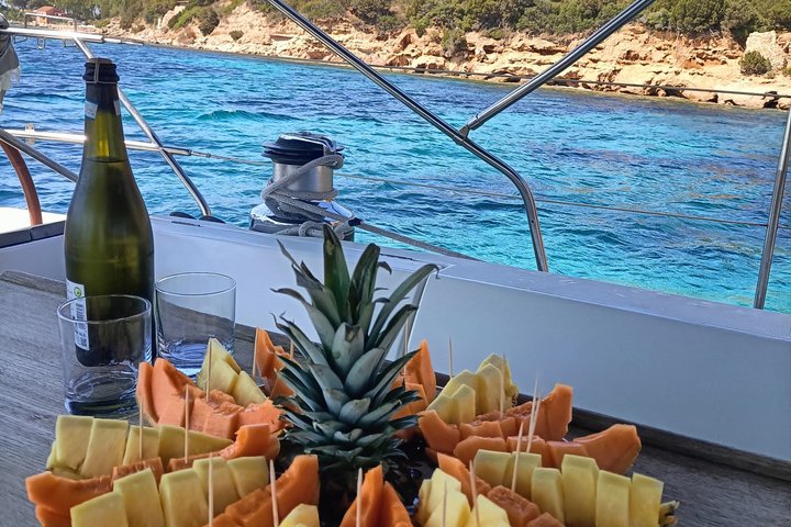 La Maddalena Archipelago Tour by Sailboat from Cannigione