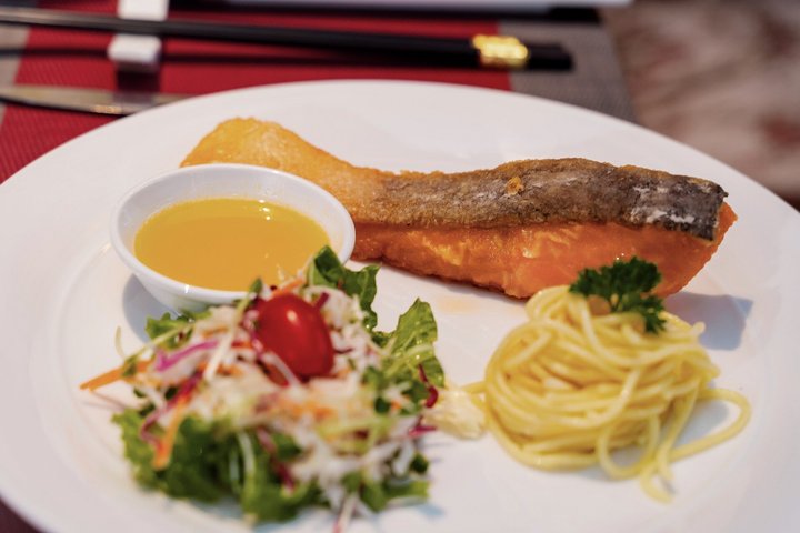 Nha Trang Sunset Cocktails and Dinner Cruise