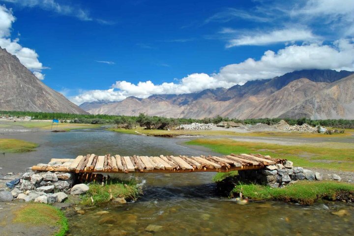 6 Days Private Ladakh Tour Nubra Pangong and Khardung La Pass